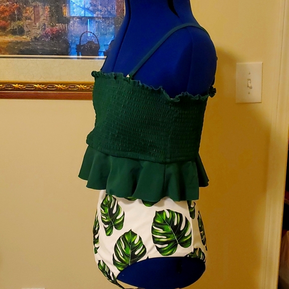 Gorgeous tropical swim suit nwt - Picture 4 of 5